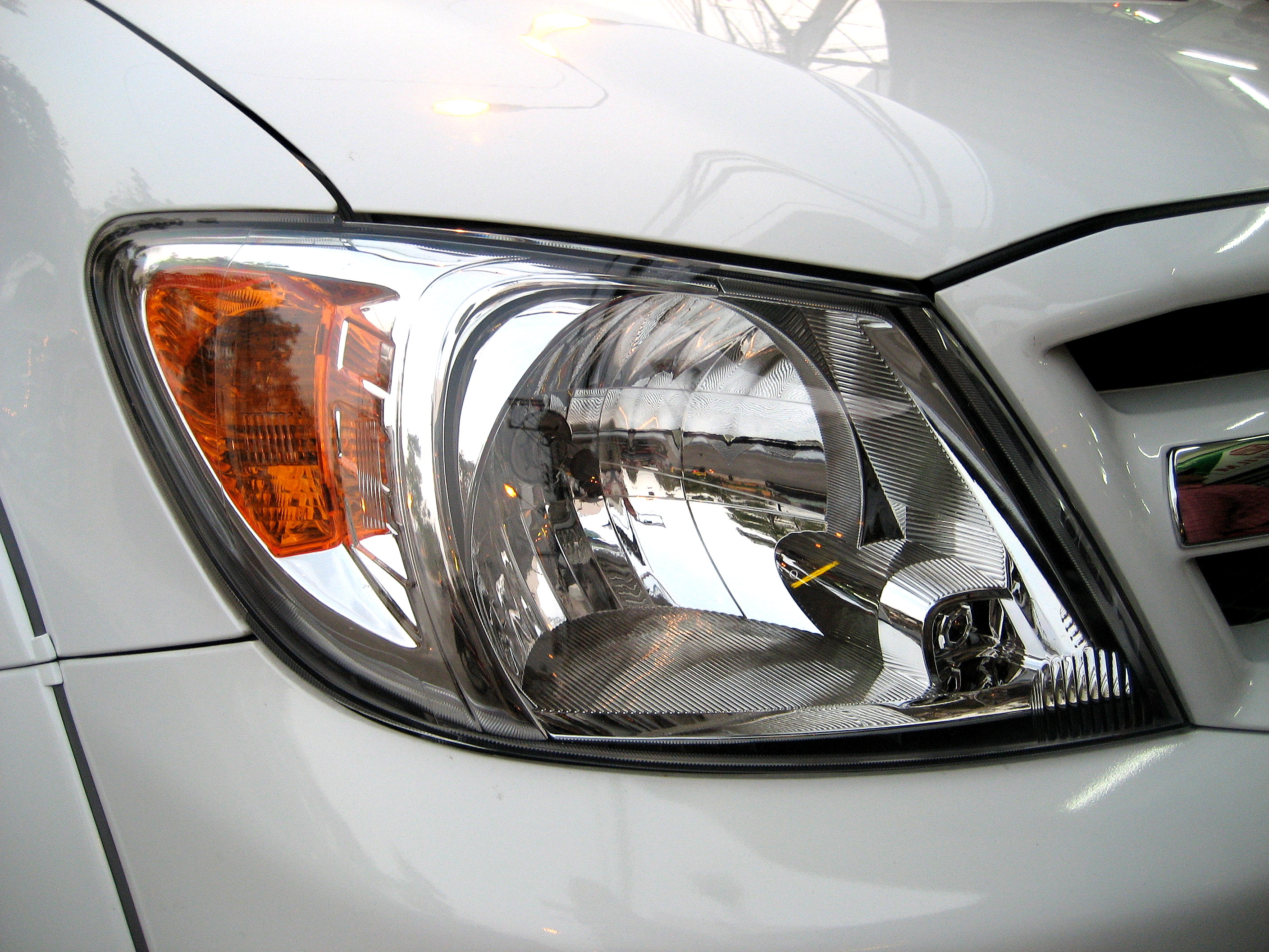 Headlight Headlamp Toyota Hilux Mk6 Vigo 05+ RH O/S NEW